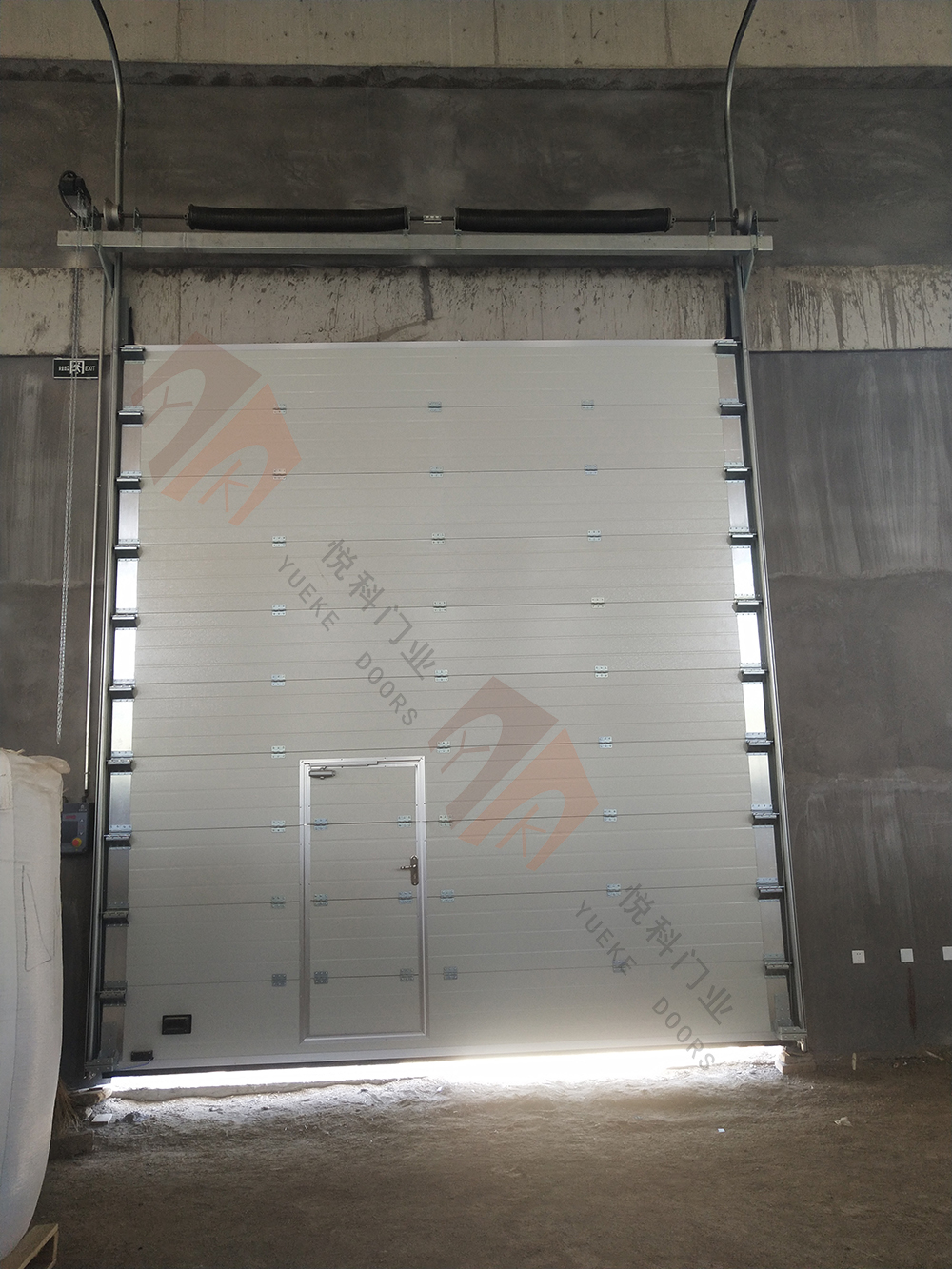 提升工業門平衡係統的重要性